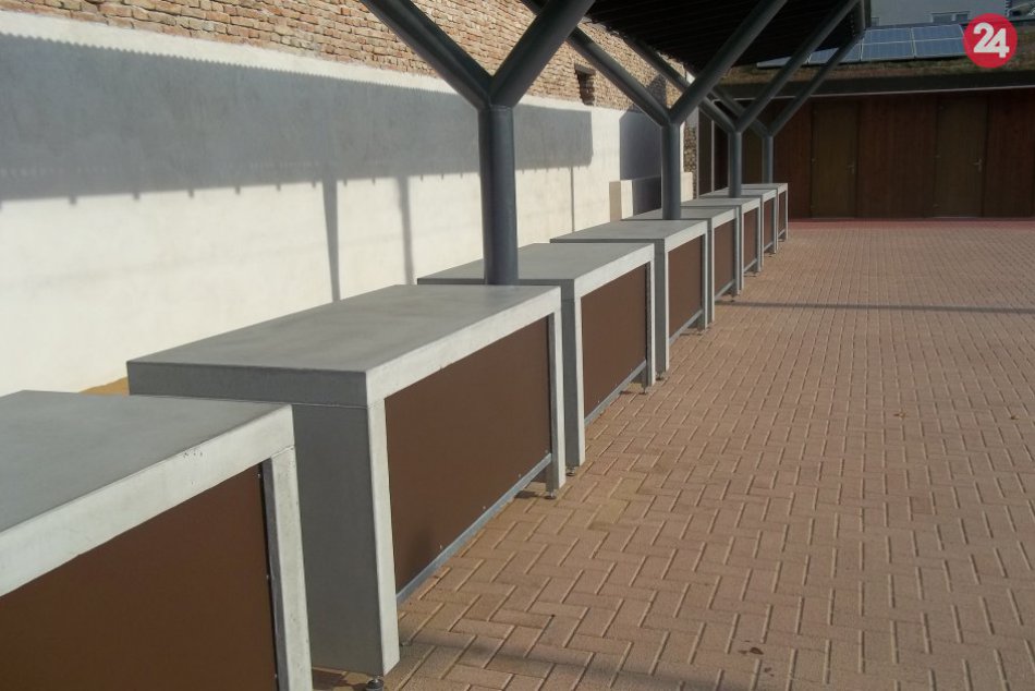 FOTO, V Močenku postavili modernú tržnicu: Zaujímavá je aj zelená strecha budovy