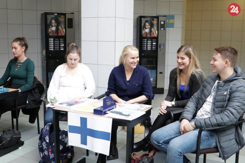 Študenti Ekonomickej univerzity v Bratislave na študentskom veľtrhu univerzít a 