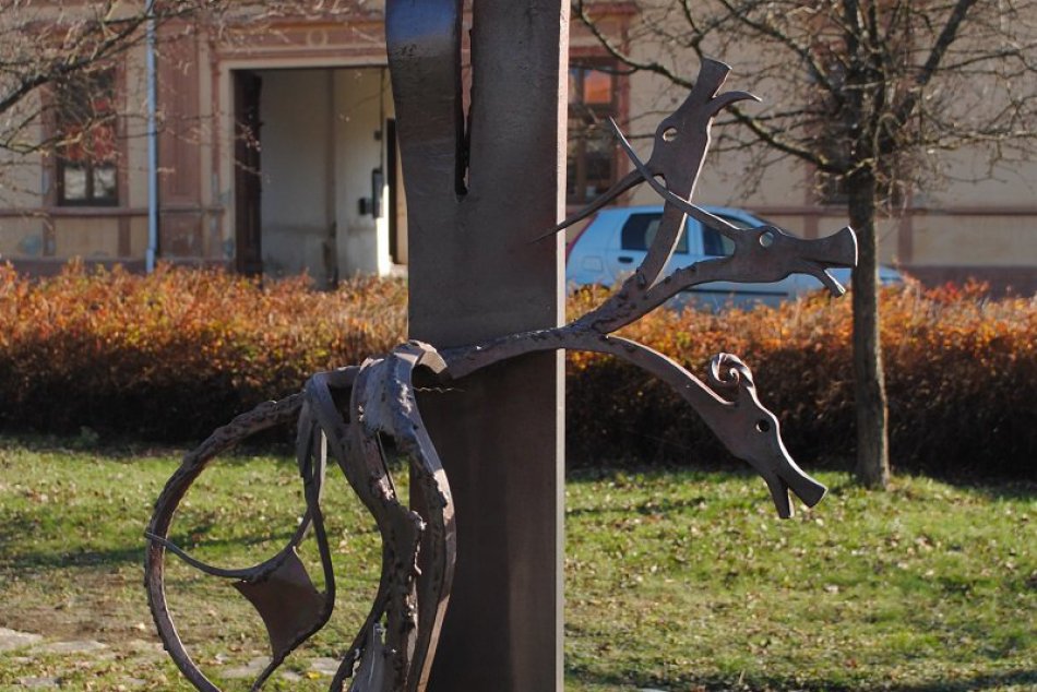 Za námestím v Medzeve je príbeh o vdove a drakovi