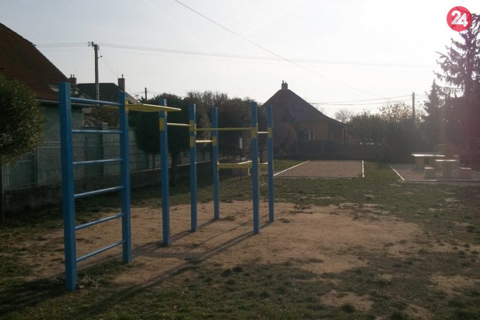 Novým ihriskom potešia Močenčanov: Petang si vyžiadali aktívni seniori, FOTO