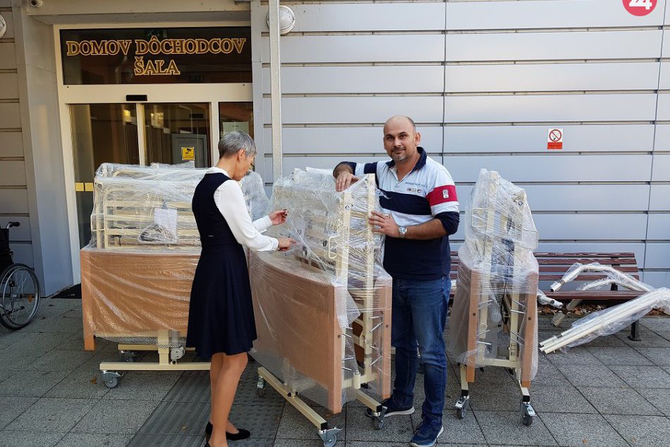 Seniorom dali špeciálne postele: Tešia sa klienti i personál, FOTO