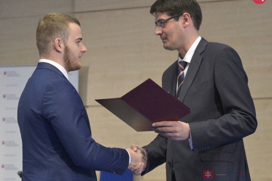 V OBRAZOCH: Tridsiatka úspešných študentov si prevzala Pamätný list sv. Gorazda