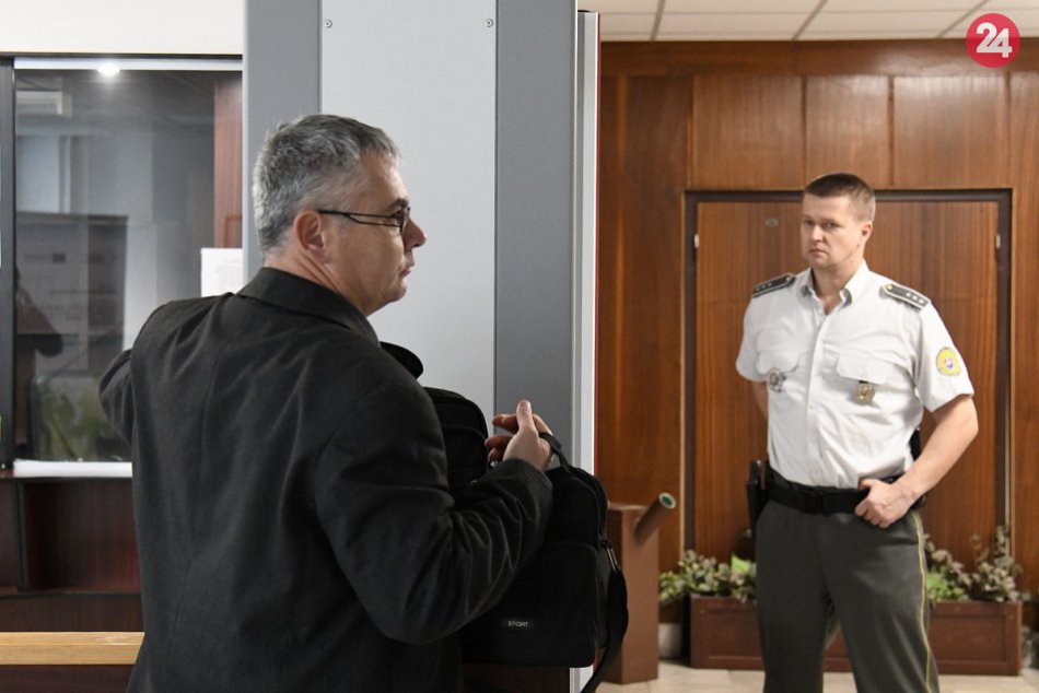 Súdne pojednávanie v kauze vodiča blokujúceho sanitku