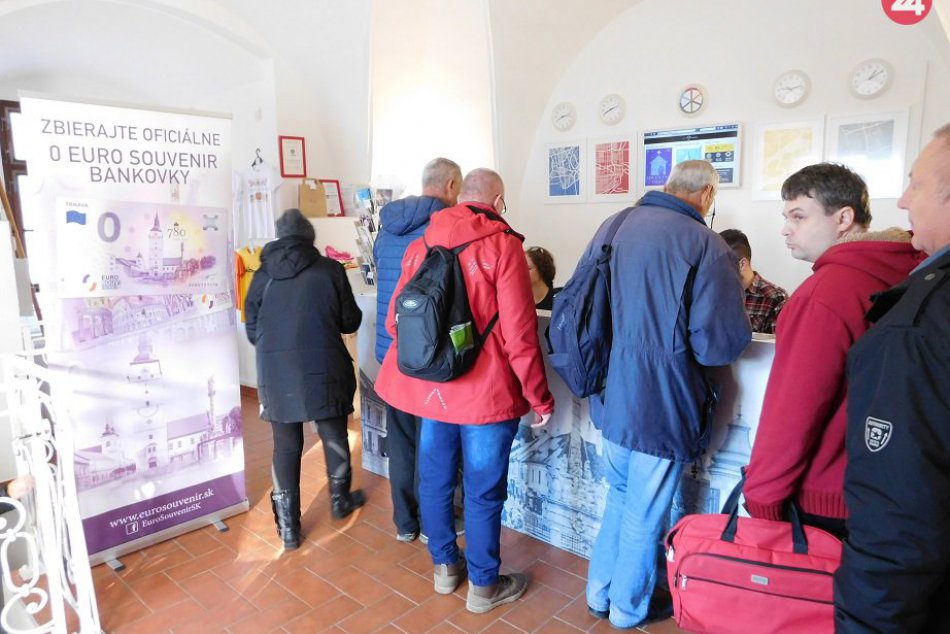 OBRAZOM: V Trnave sa takto predávala limitovaná eurobankovka