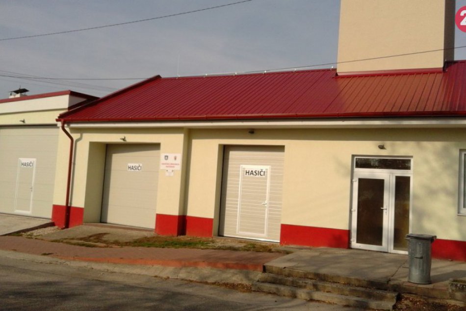 FOTO, Hasičskú zbrojnicu v Močenku vynovili: Stihli to ešte tento rok