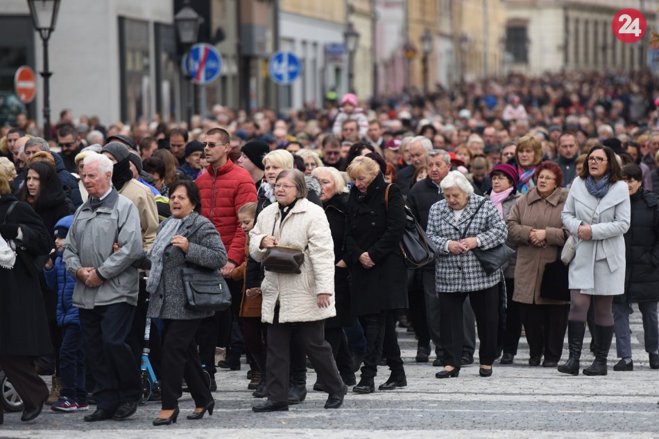 OBRAZOM: Procesia Trnavskej novény - nesenie obrazu Trnavskej Panny Márie