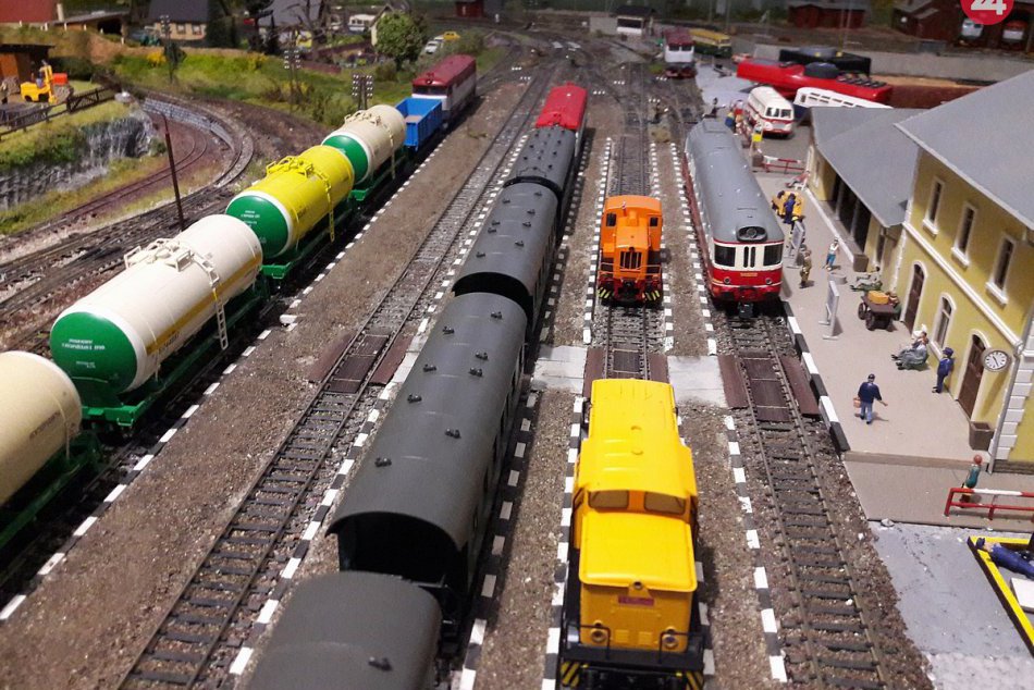 V OBRAZOCH: Výstava vláčikov na Trenčianskom hrade