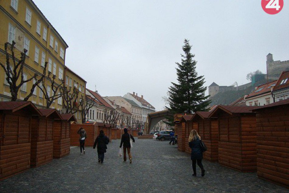 V OBRAZOCH: Mesto Trenčín sa pripravuje na Vianoce