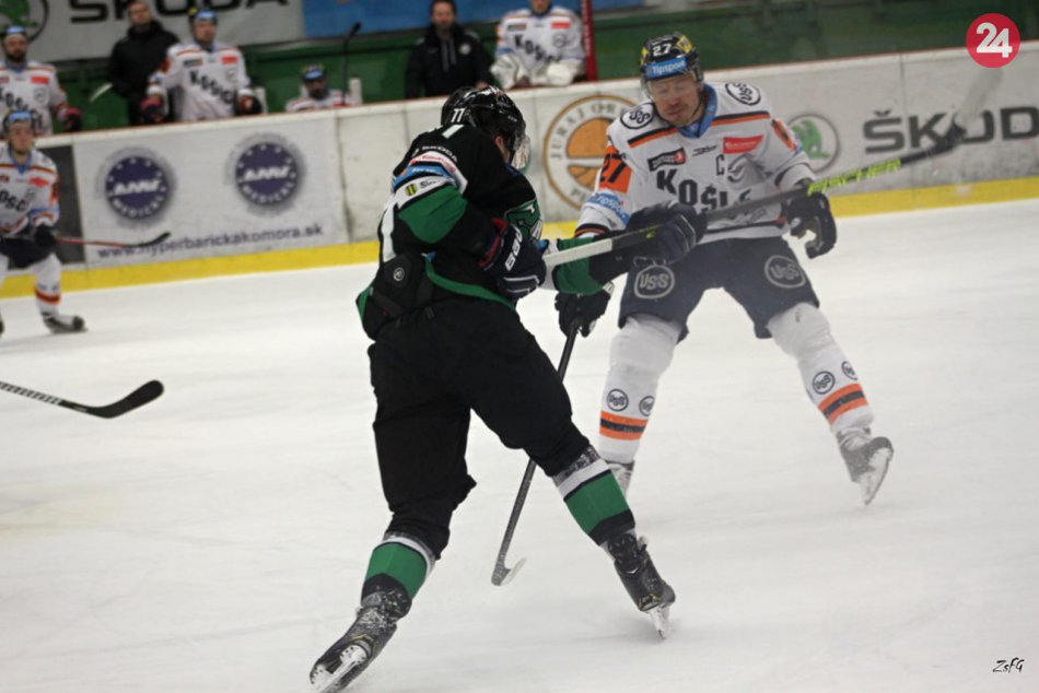 Hráči MHC Nové Zámky privítali na domácom ľade Košičanov