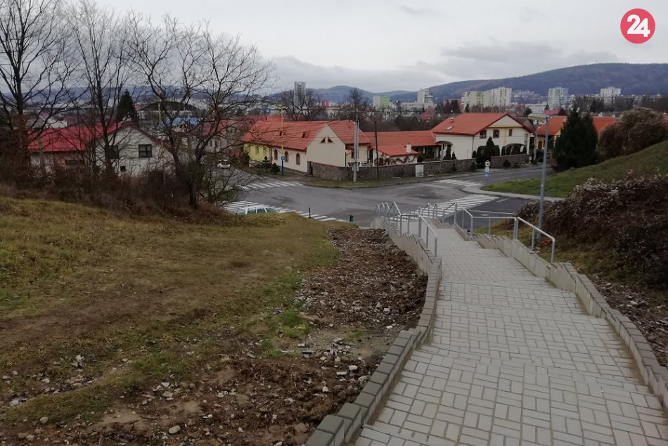 V OBRAZOCH: Takto vyzerá opravené schodisko na Sídlisku pod Sokolejom