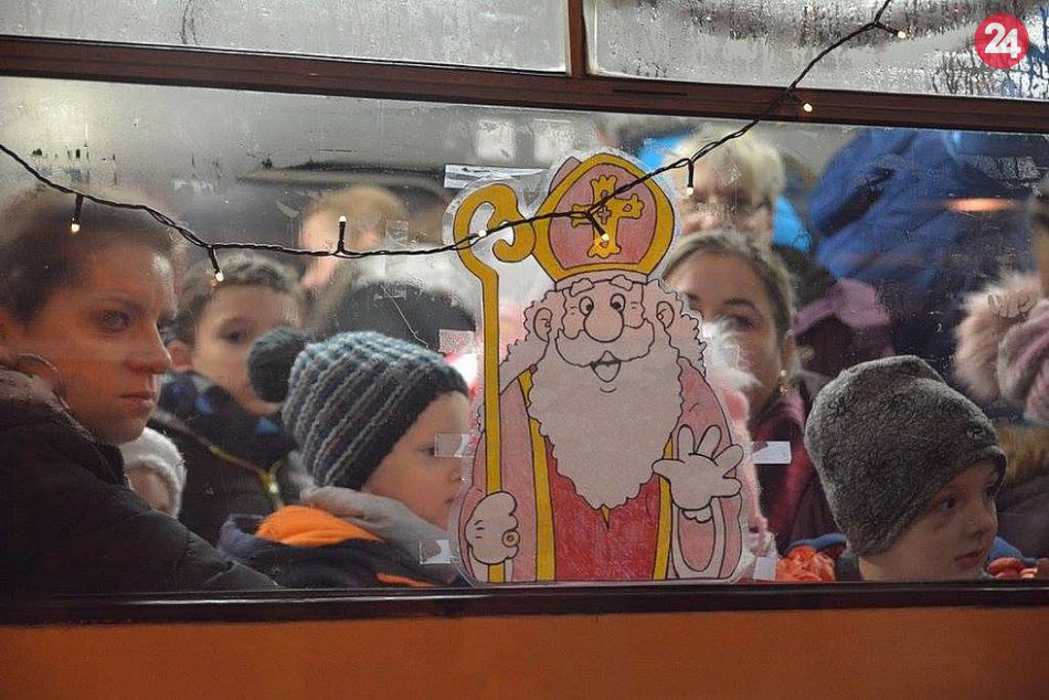 Mikulášska historická električka vyráža na jazdu