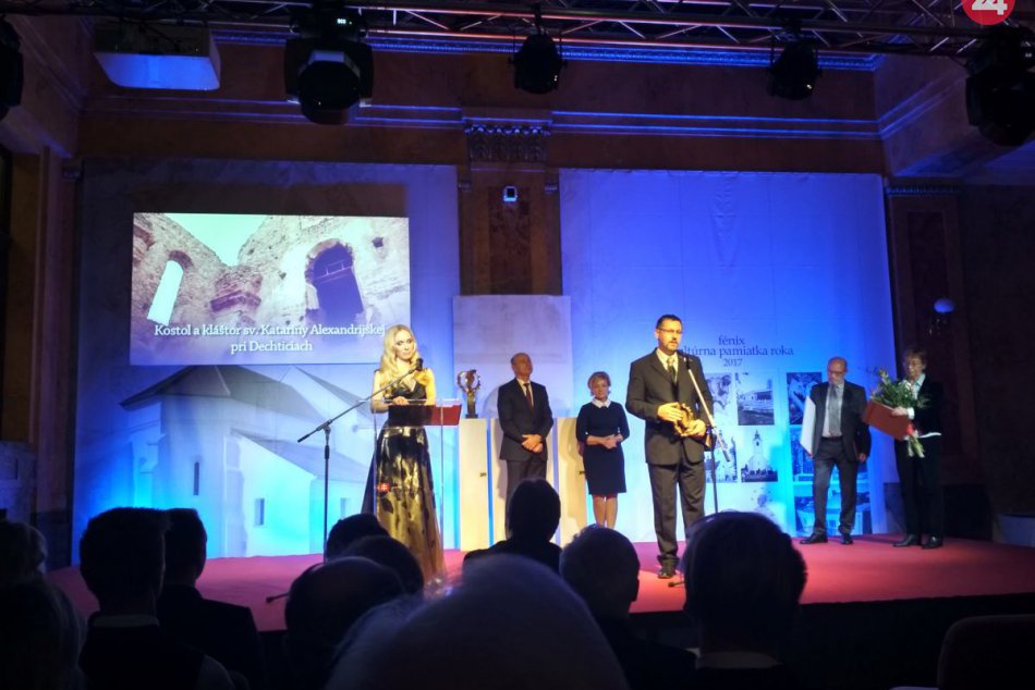 OBRAZOM: Titul Fénix 2018 získala veža Kostola sv. Kataríny pri  Dechticiach
