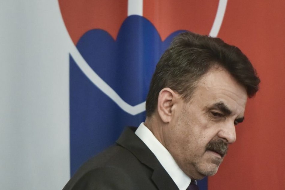 Jaromír Čižnár počas tlačovej konferencie