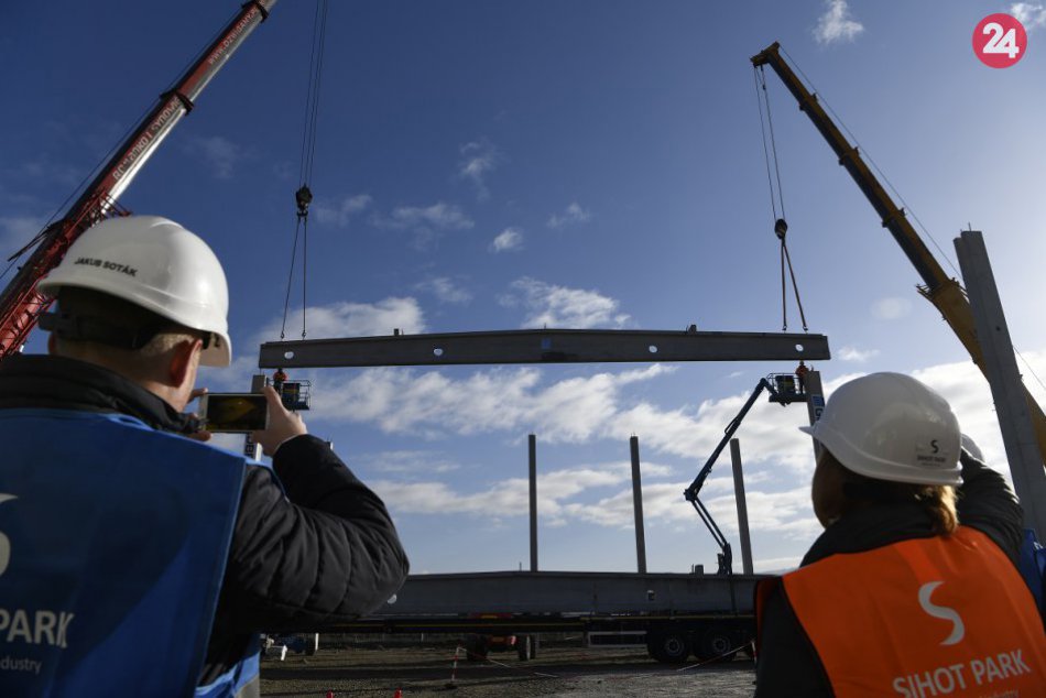 FOTO: Pri Chocholnej-Velčiciach vyrastie logistický Sihoť Park za 50 miliónov €
