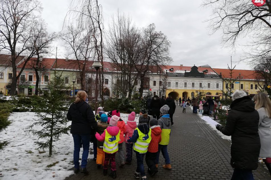 To si určite pozrite: Takto krásne vyzdobili deti v Spišskej stromčeky
