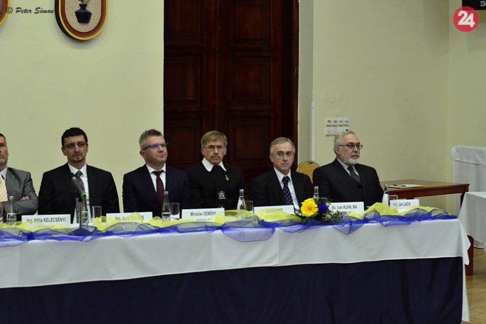 Obrazom: Fotky z ustanovujúceho zasadnutia MZ v Rožňave