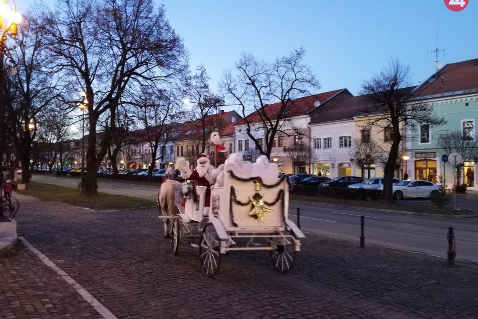 FOTOGALÉRIA: Mikuláš rozsvietil v Spišskej vianočný stromček