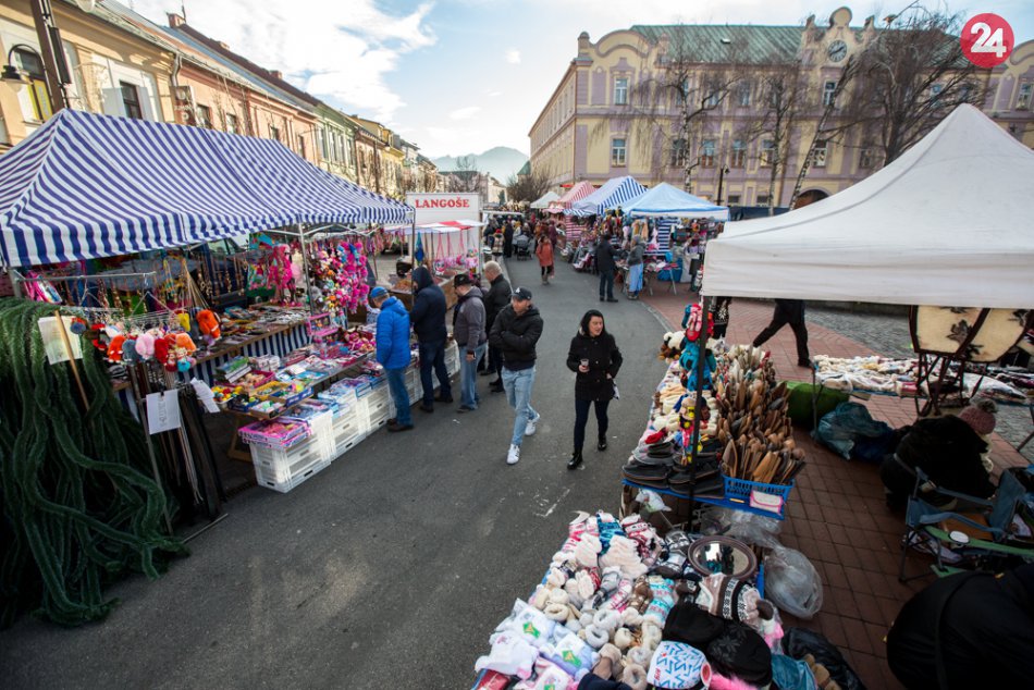 FOTO: V meste odštartoval tradičný Mikulášsky jarmok