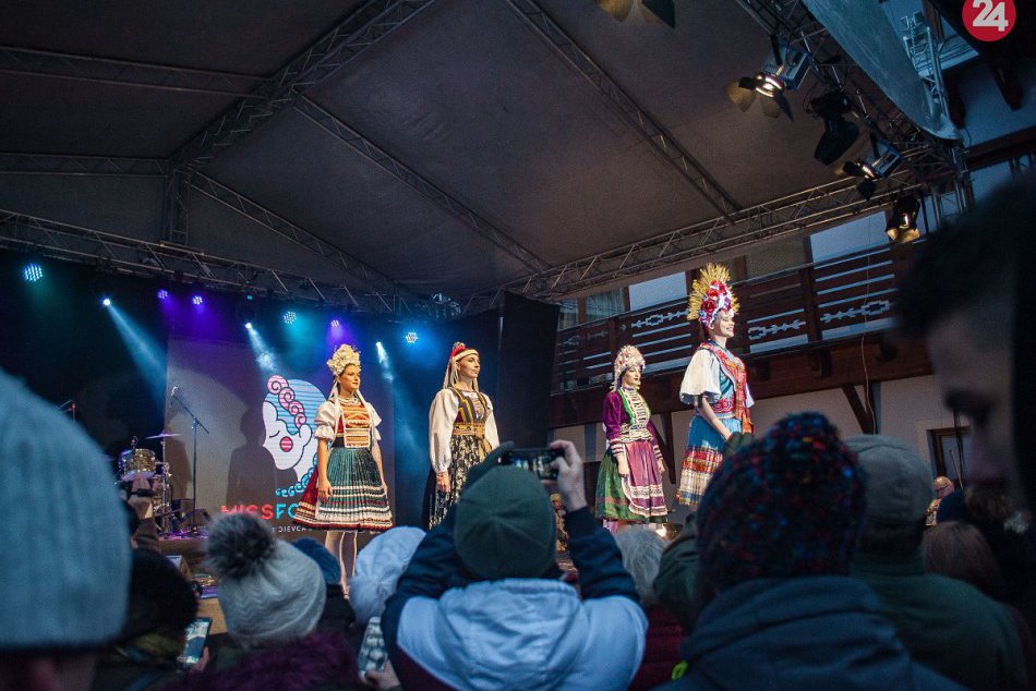 FOTO: Nitrianska študentka Romana sa stala prvou vicemiss folklór