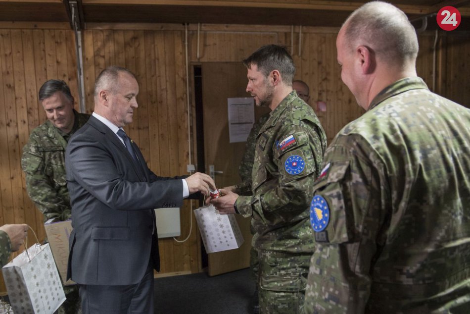 Minister obrany navštívil našich vojakov: V Bosne a Hercegovine