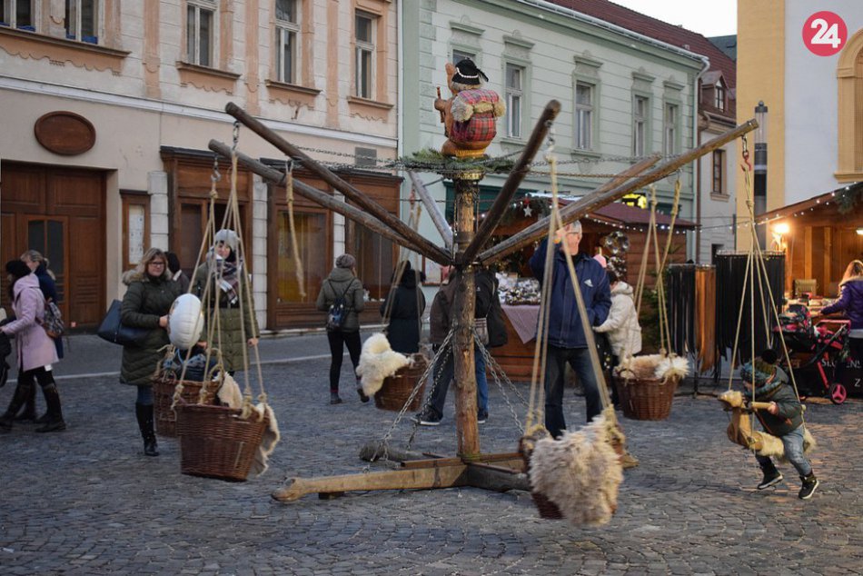 V OBRAZOCH: V Trenčíne sa začali vianočné trhy