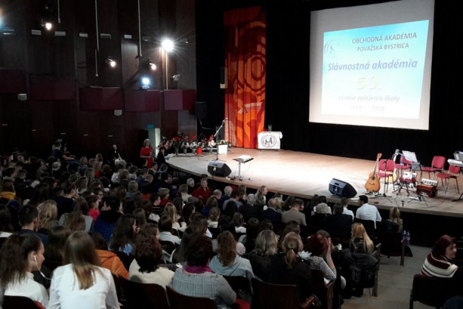 Obchodná akadémia oslavovala 50 rokov: Zábery zo slávnosti