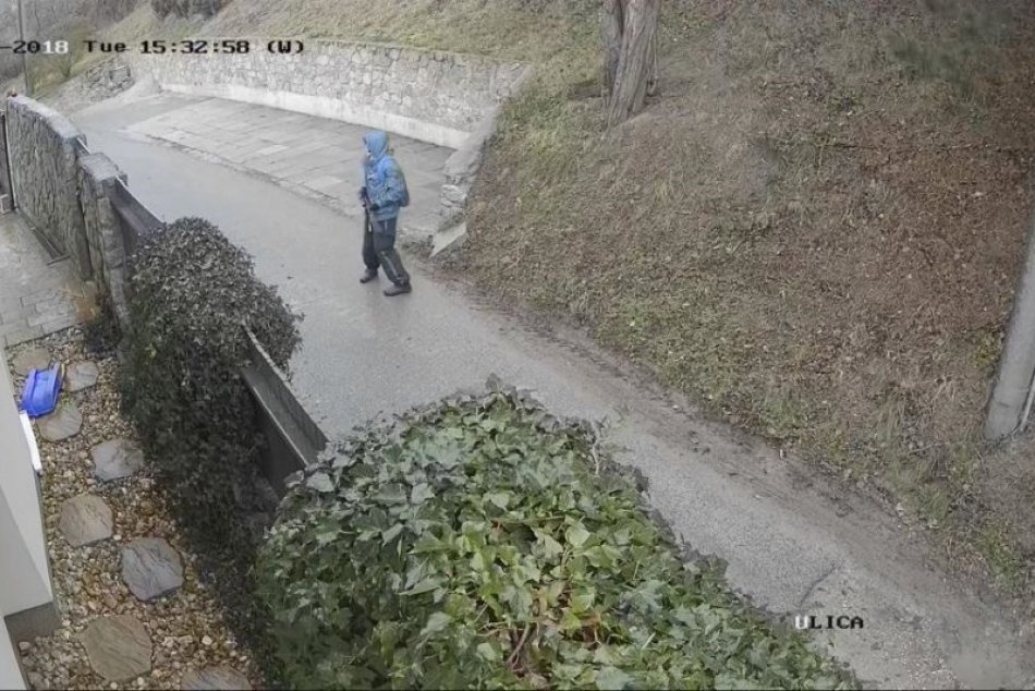 Muž s predmetom podobným zbrani