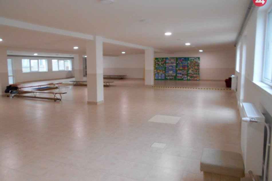 FOTO: ZŠ Matice slovenskej má po novom krajší vchod aj vstupnú halu