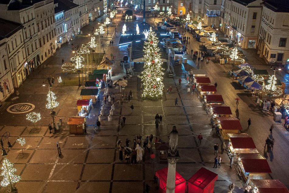 V OBRAZOCH: Vianočné trhy na Námestí SNP v Banskej Bystrici