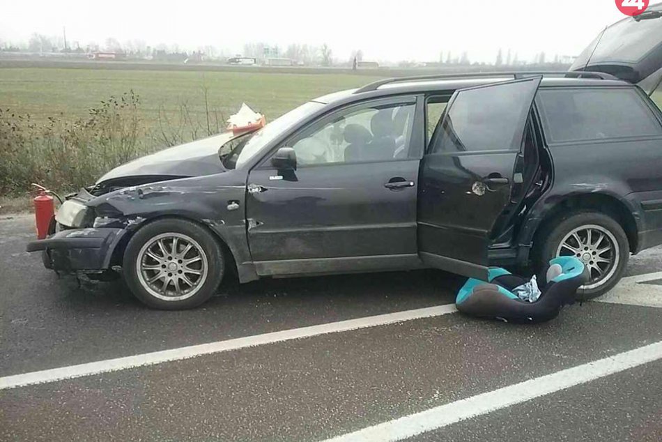 Čelná zrážka dvoch áut v katastri obce Opatovce pri Trenčíne