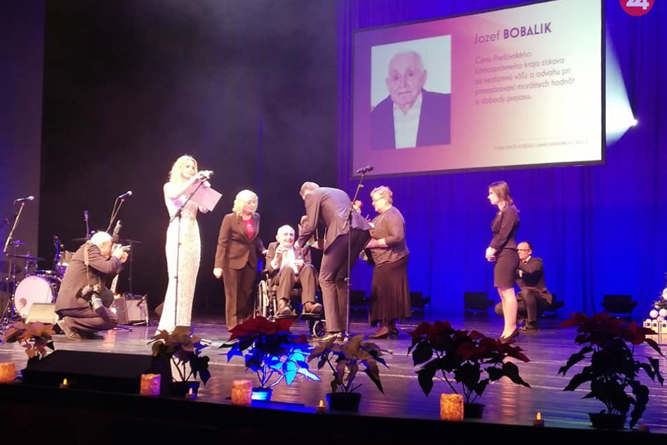 V OBRAZOCH: Krajská samospráva ocenila významné osobnosti a kolektívy