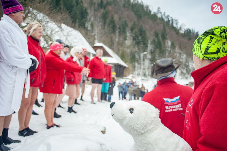 V OBRAZOCH: Desiatky otužilcov odplávali 19. ročník Ľadových hier