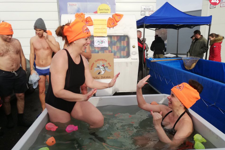 Čo sa to dialo pred supermarketom v Spišskej? Ľudí upútal netradičný výjav!