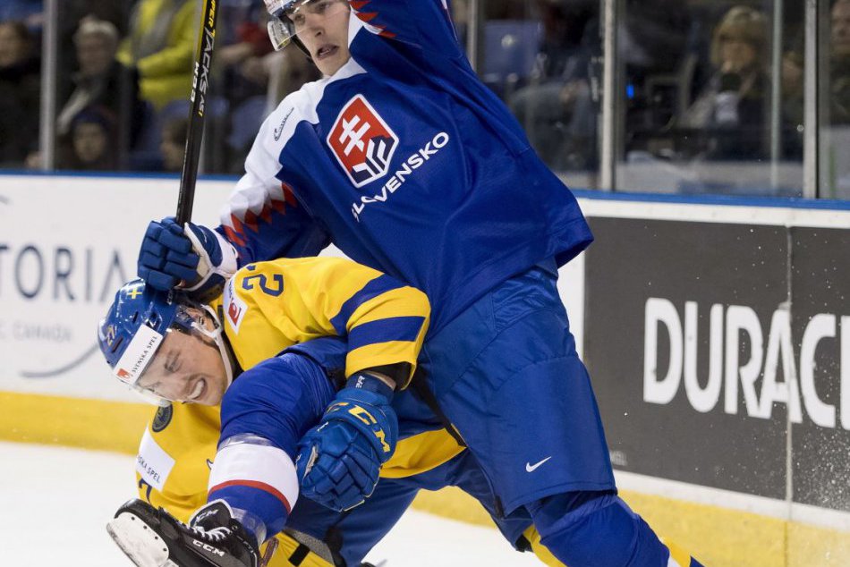 Mladí Slováci v bránke so Sklenárom nestačili na Švédov