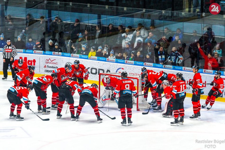 HK Nitra – HC'05 iClinic Banská Bystrica 3:6 (3:2, 0:2, 0:2)