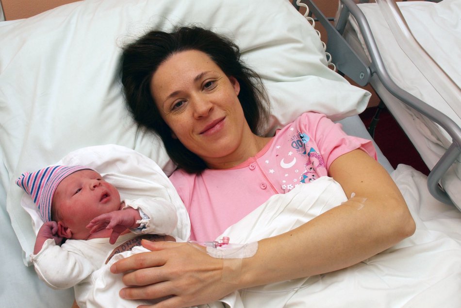 Prvým novoročným dieťatkom je chlapček Samuel