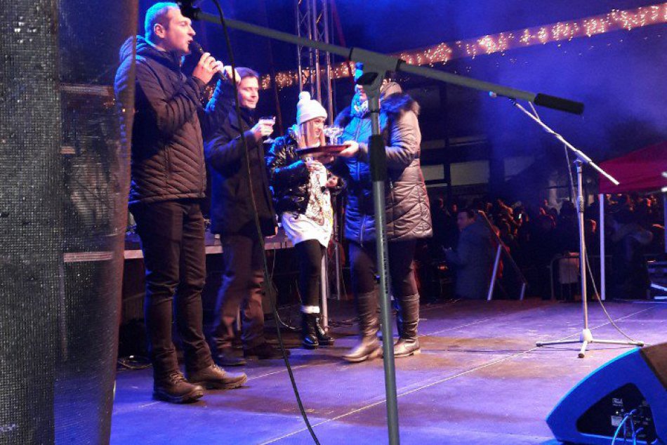 OBRAZOM: Takto vyzeral prelom rokov na humenskom námestí