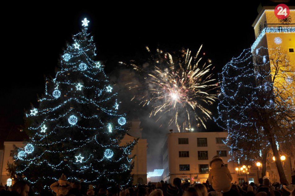 FOTO: Rozžiarená obloha nad Trojičným námestím