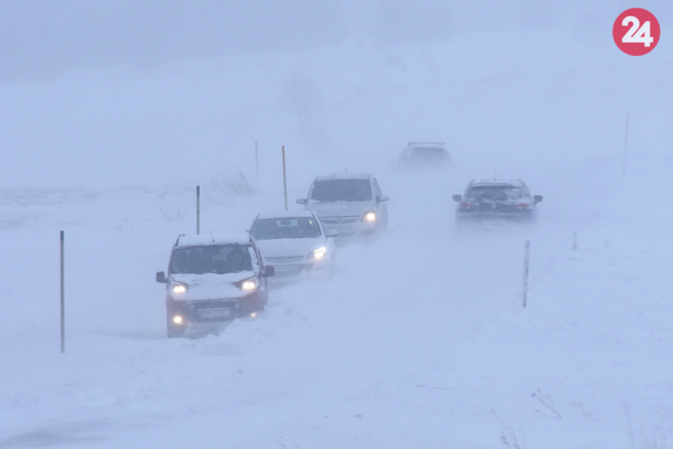 OBRAZOM: Mimoriadne komplikovaná situácia na našich cestách