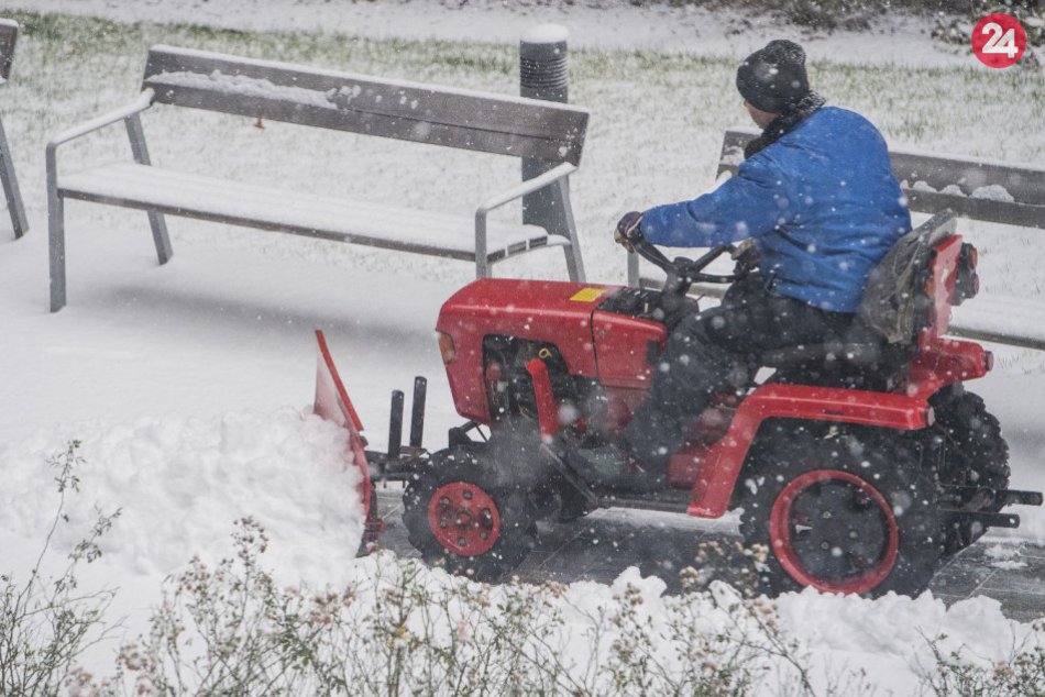 Bratislavu zasiahla vlna sneženia