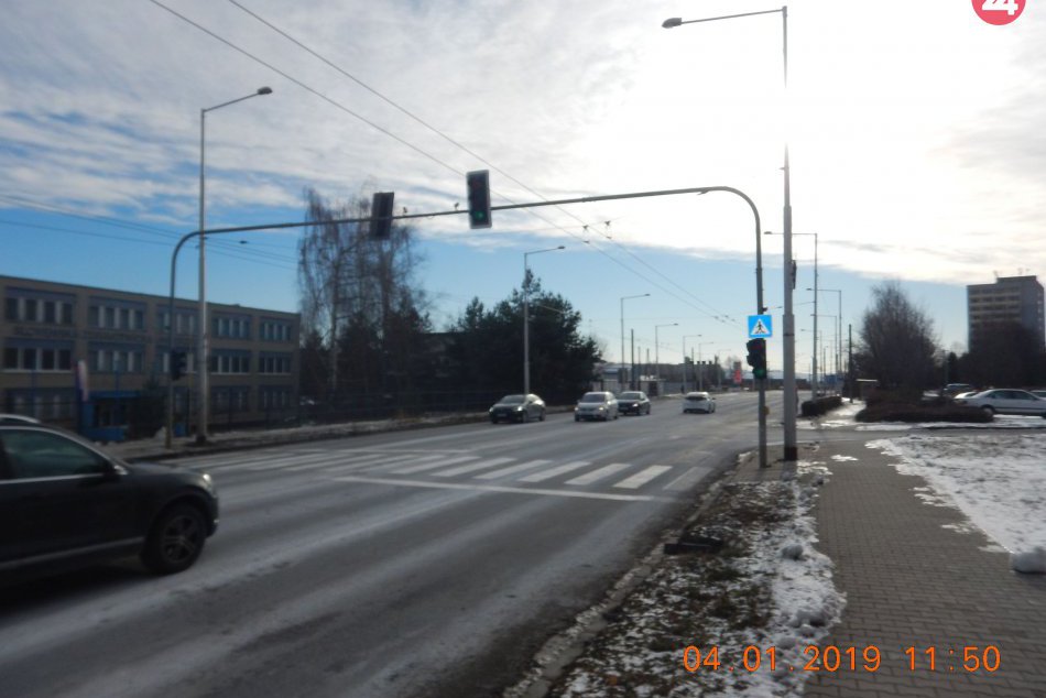 V OBRAZOCH: Polícia hľadá svedkov dopravnej nehody na Sládkovičovej