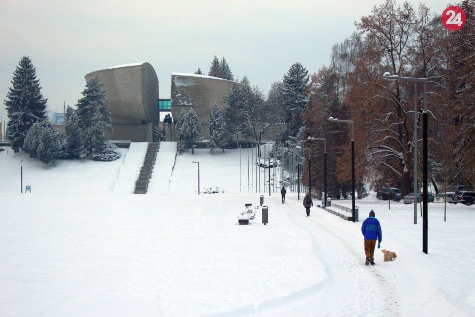 V OBRAZOCH: Bystričania sa dočkali zimy s poriadnou snehovou nádielkou