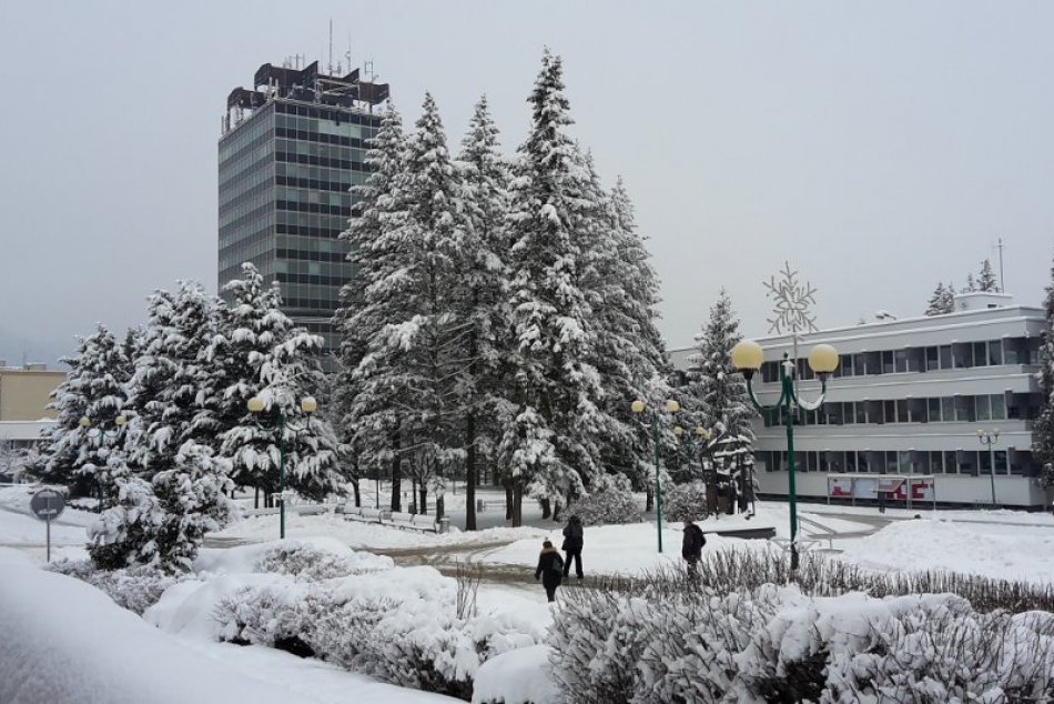 FOTO: Pozrite si známe považskobystrické miesta pod snehovou prikrývkou