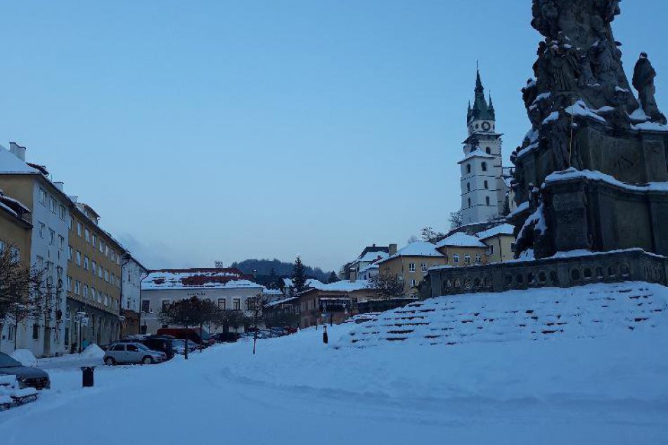 FOTO: Kremničania bežkujú na ihrisku aj priamo na námestí
