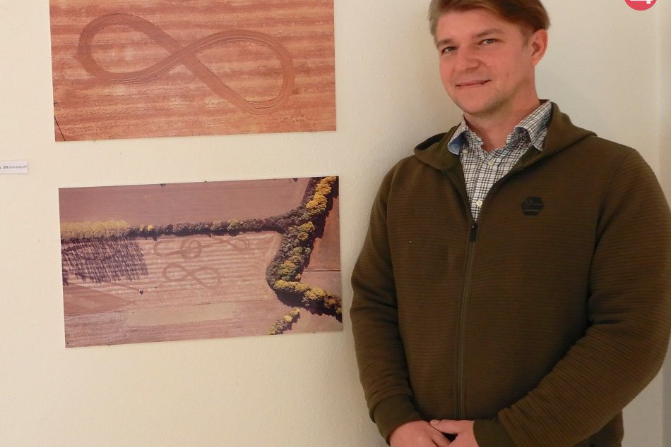 Michalovčan maľuje aj kukuricou: Jeho diela na FOTKÁCH