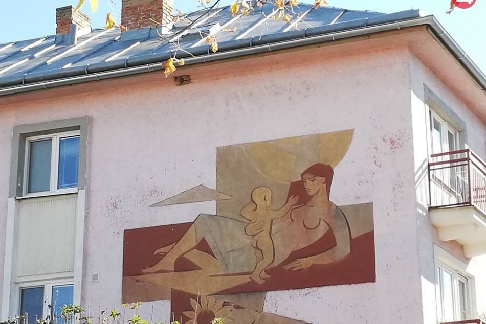 Možno ste ich prehliadali: Takéto zaujímavosti sú na budovách v Michalovciach