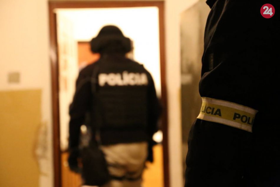 Rušné ráno na západnom Slovensku: NAKA zatkla šesť osôb