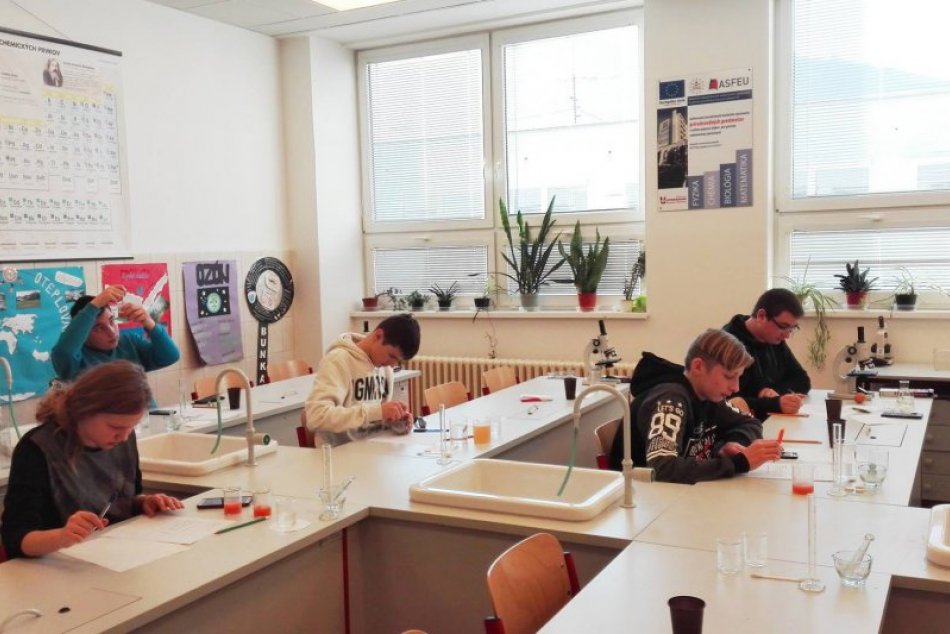 Stredné školy Železiarne Podbrezová