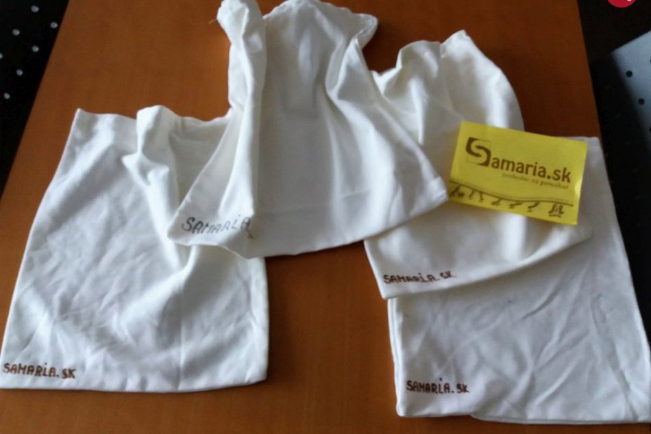 Dobrovoľníci bojujú proti plastom: Príďte si ušiť upcyklované ekologické vrecko