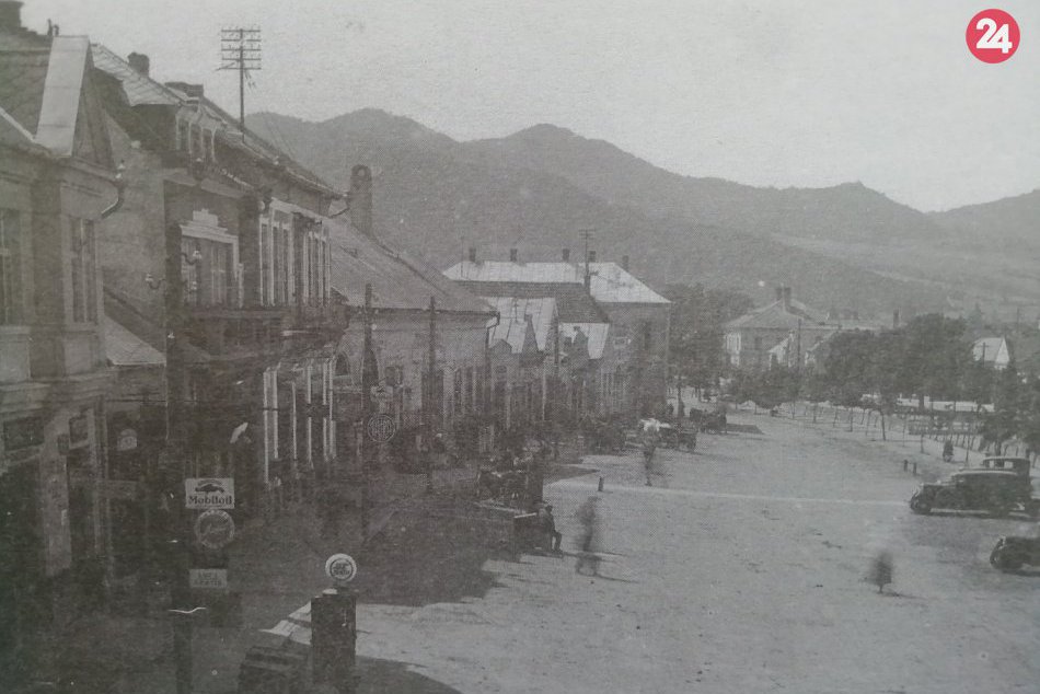 Historické foto: Benzínové čerpadlo a stanovište prepravcov na humenskom námestí